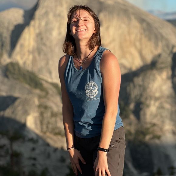 Meet your Posher, Abigail - Picture 1 of 1